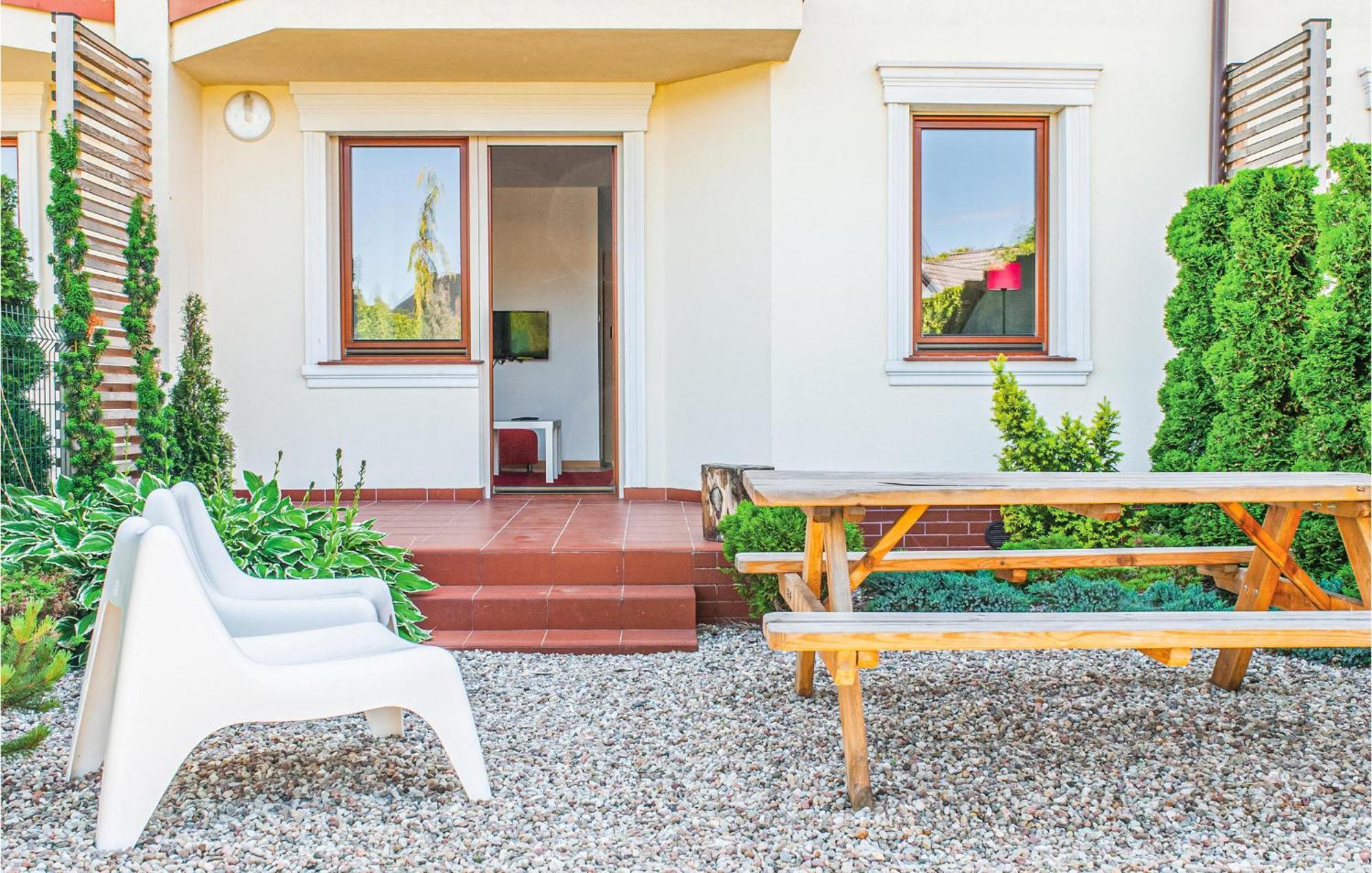 Cozy Home In Mielno With Kitchen Buitenkant foto